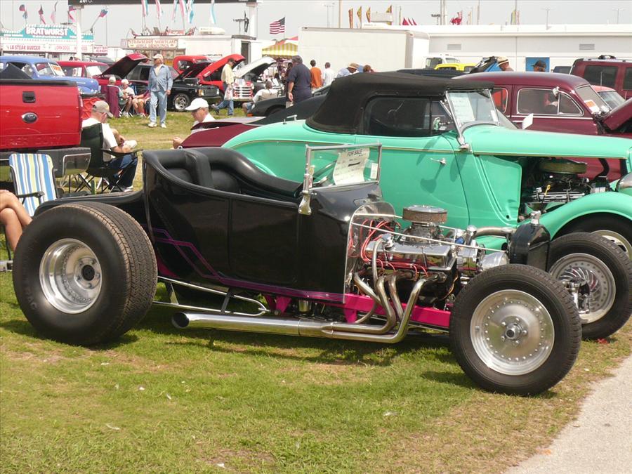 25 Ford Model T Bucket Roadster